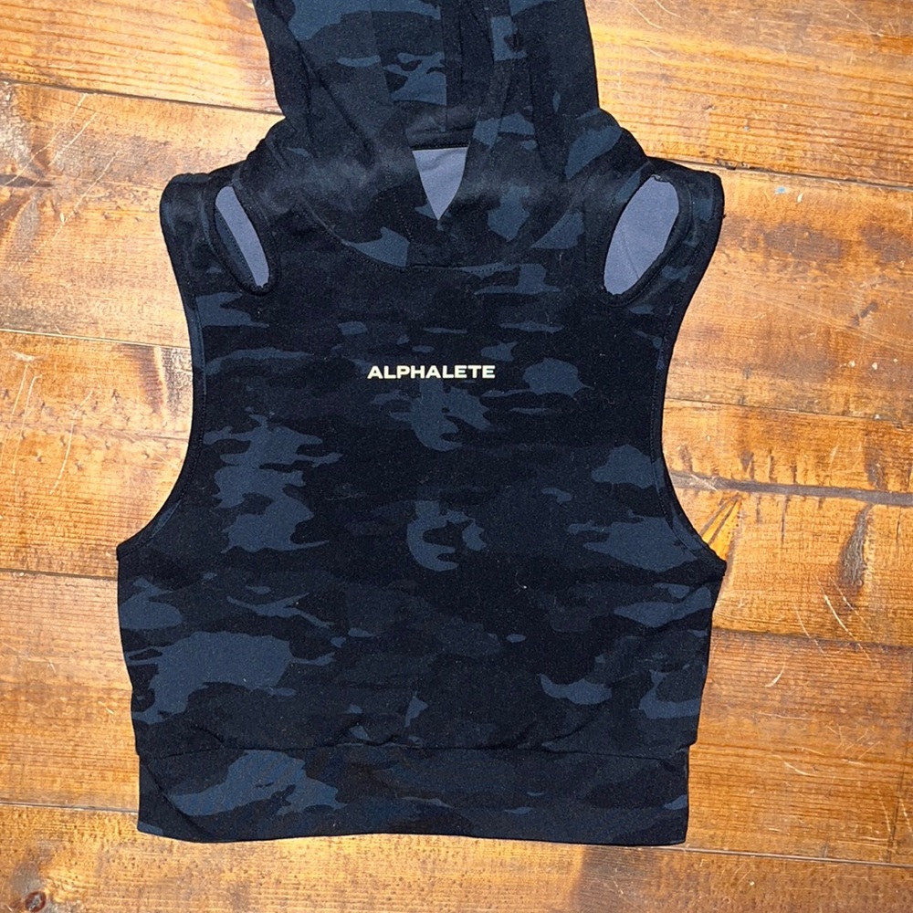 Alphalete Black Camo Hooded Buttery Soft Cropped Top. Size Small, Women’s.